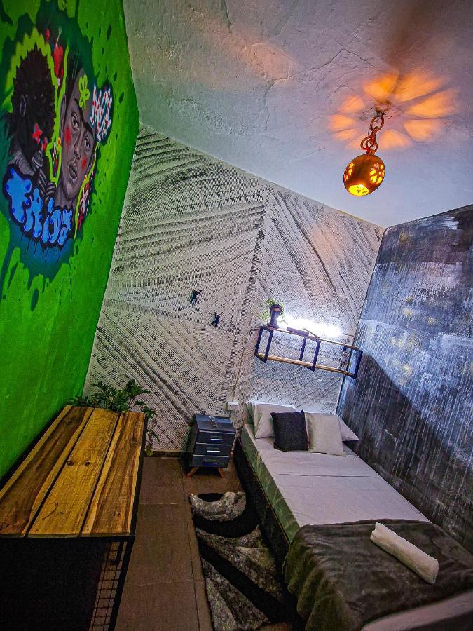 Urban Hostal Bar 부카라망가 외부 사진
