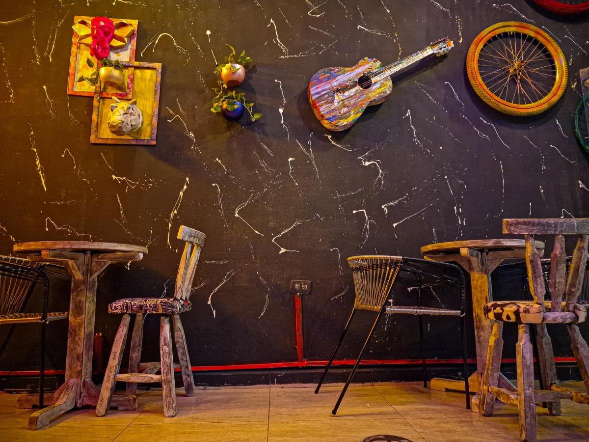 Urban Hostal Bar 부카라망가 외부 사진