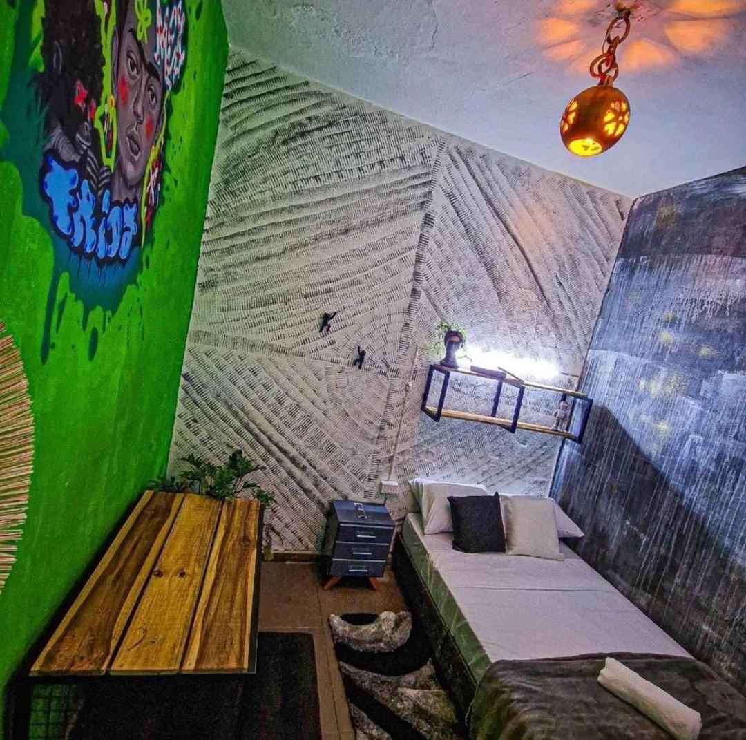Urban Hostal Bar 부카라망가 객실 사진