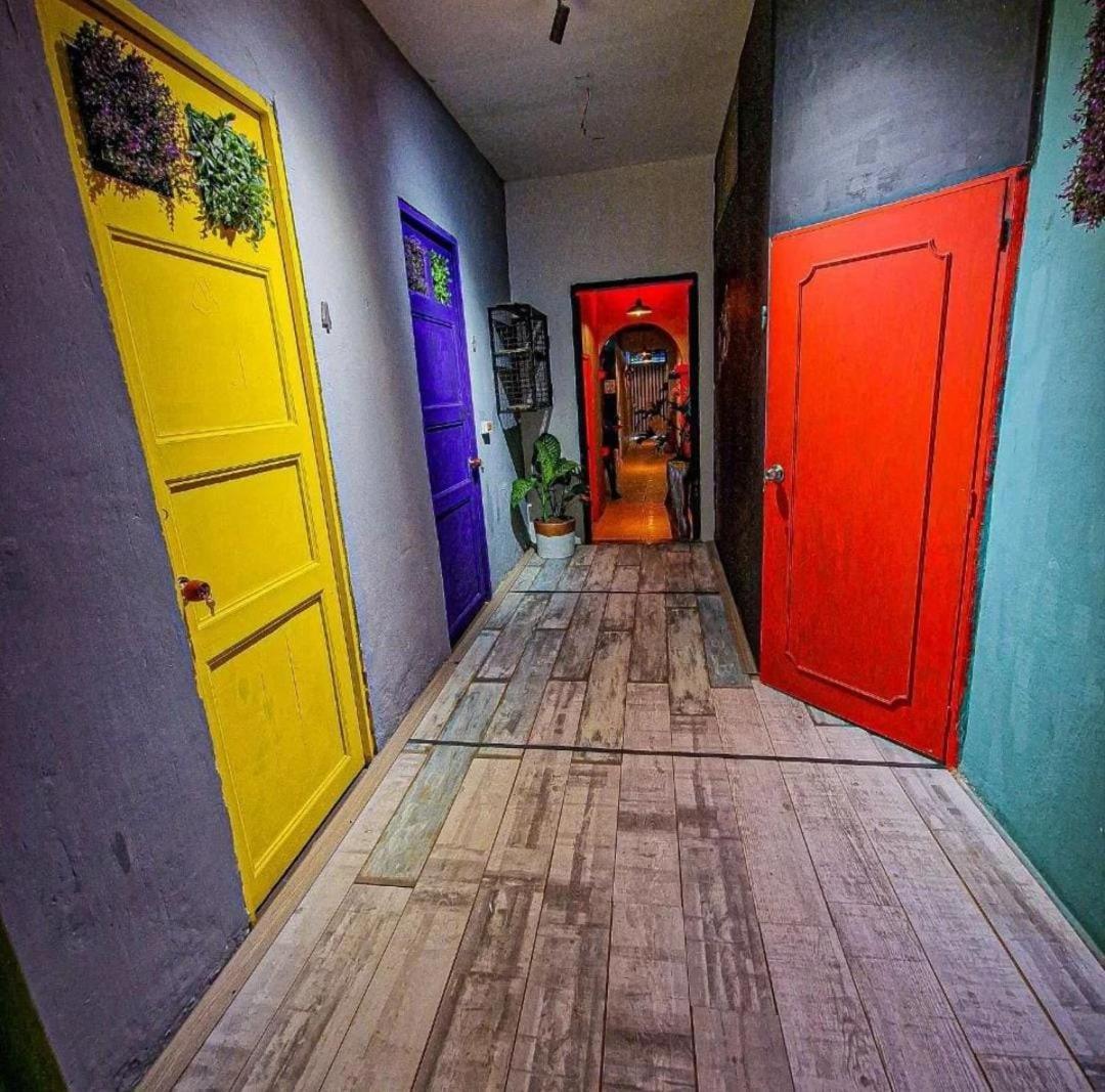 Urban Hostal Bar 부카라망가 외부 사진
